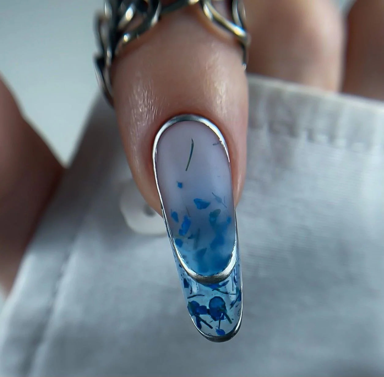 NAILSOFTHEDAY Aufbaugel Flower 03 - blau mit Trockenblumen 15ml