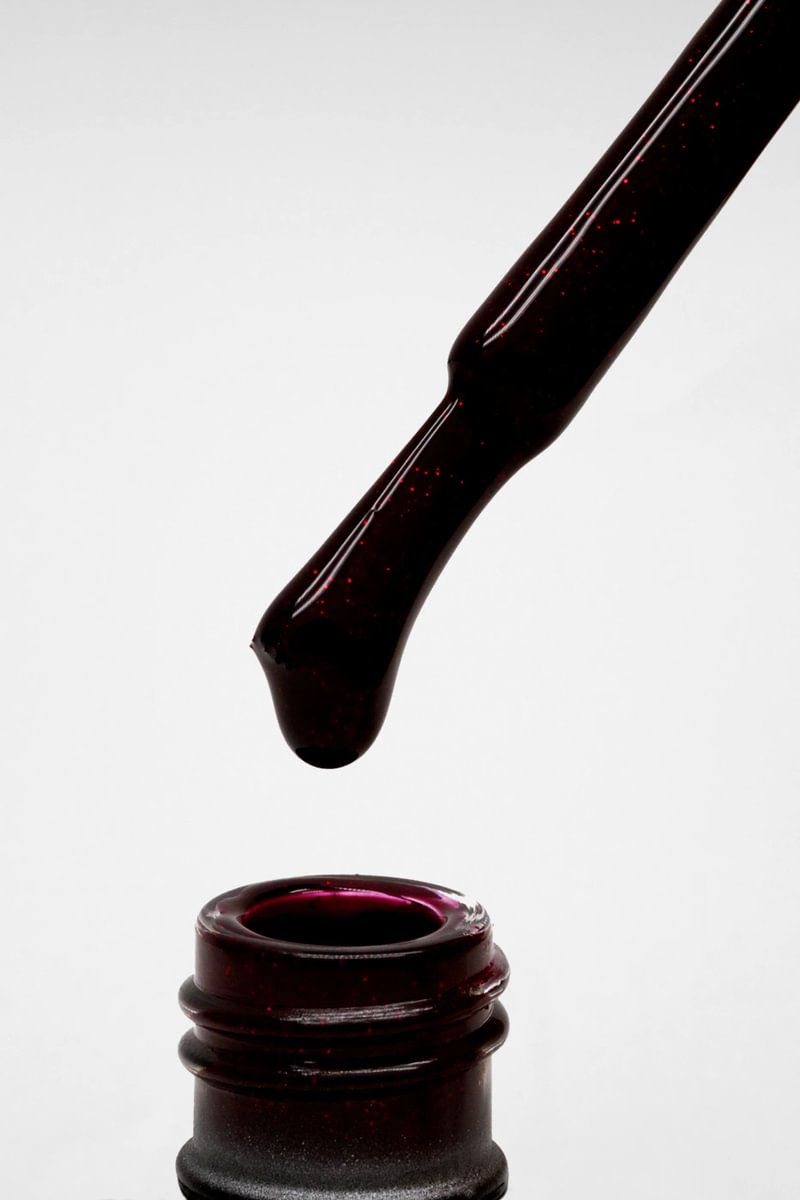 Kinetics SHIELD Gel Polish #667 RUBY CRUSH 15 ml – geschmolzenes Granatrot mit Schimmer UV Nagellack, HEMA-frei