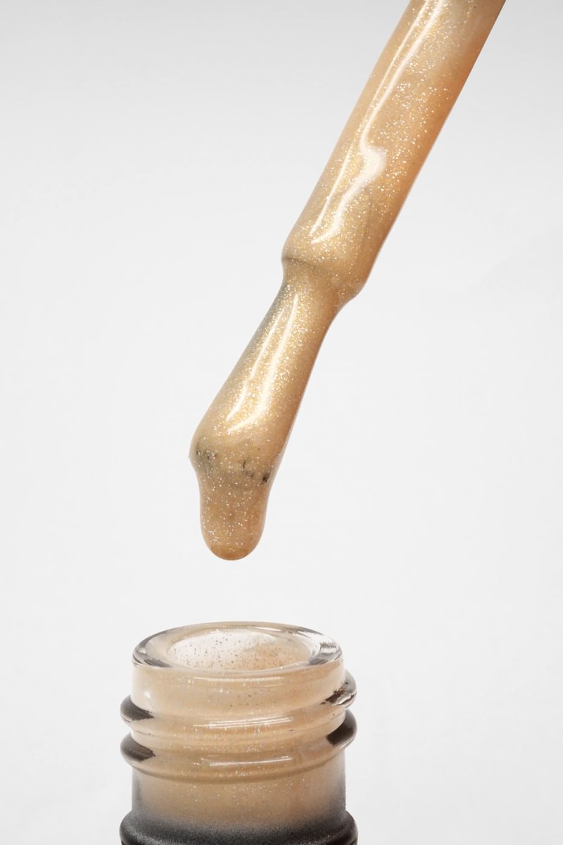 Kinetics SHIELD Gel Polish #671 GLOW 15 ml – Beige mit goldenem Schimmer UV Nagellack, HEMA-frei