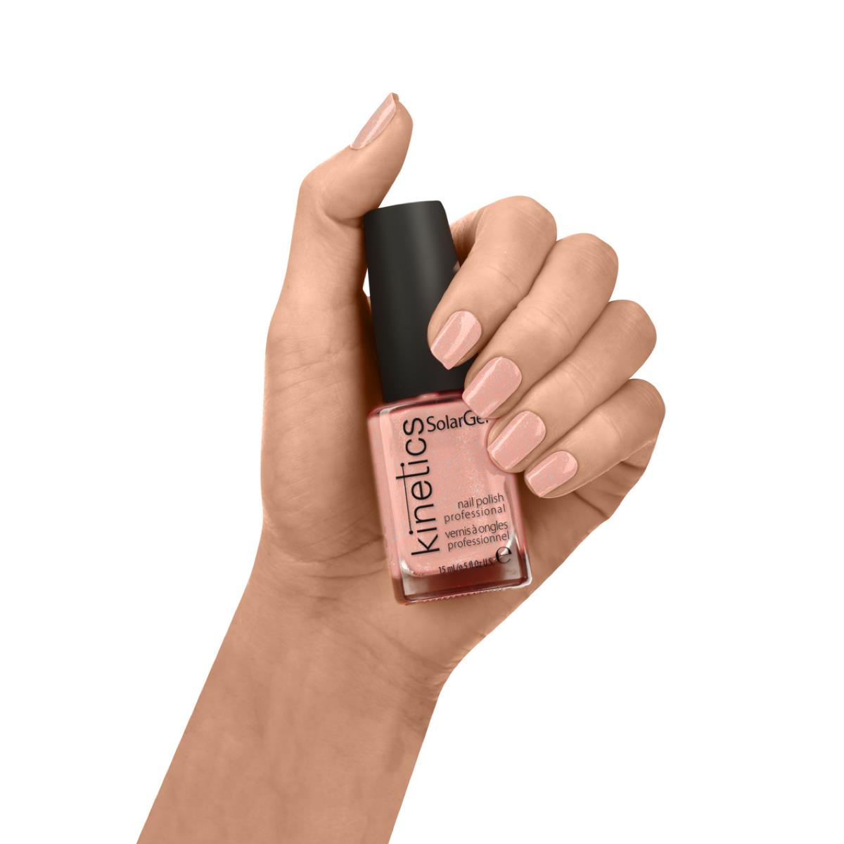 Kinetics Nail Polish SolarGel #205 FLIRTY 15 ml – klassischer Nagellack in funkelndem Korallen