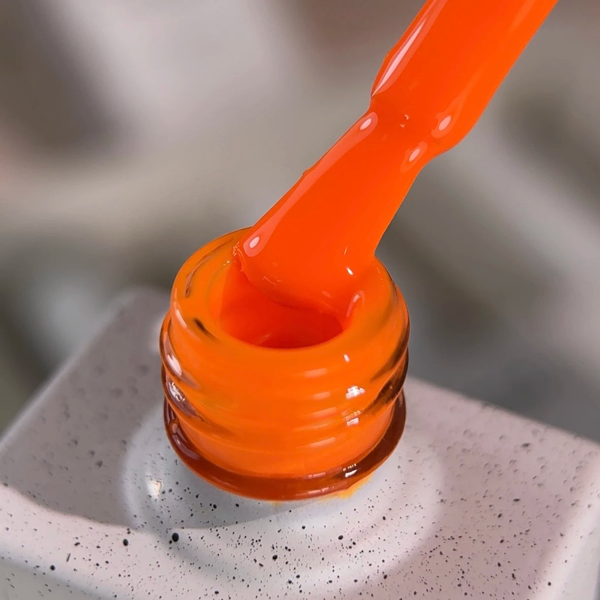 NAILSOFTHEDAY Gel Polish Mango‑223 – UV‑GEL‑LACK in knalligem Neon-Orange, deckend in einer Schicht, LED/UV, 10 ml