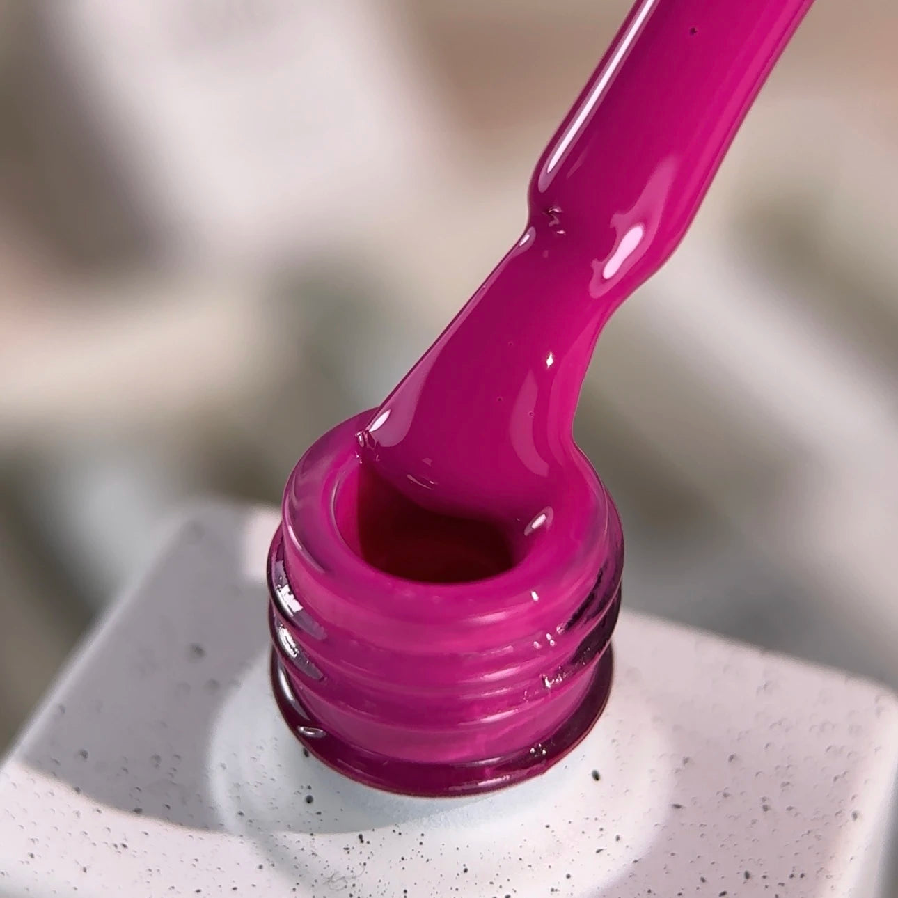 NAILSOFTHEDAY Gel Polish Dragonfruit-211 – UV-GEL-LACK in leuchtendem Neon-Purpur-Rosa, deckend in 1 Schicht, LED/UV, 10 ml