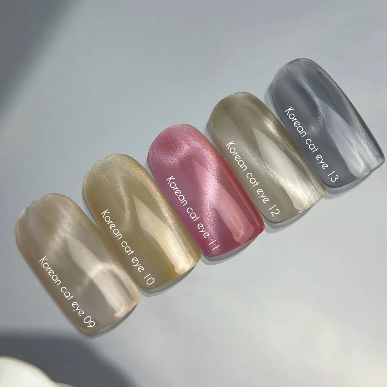 NAILSOFTHEDAY Korean Cat Eye 12 – Kühler beiger Gel-Lack mit Katzenaugeneffekt, 10ml