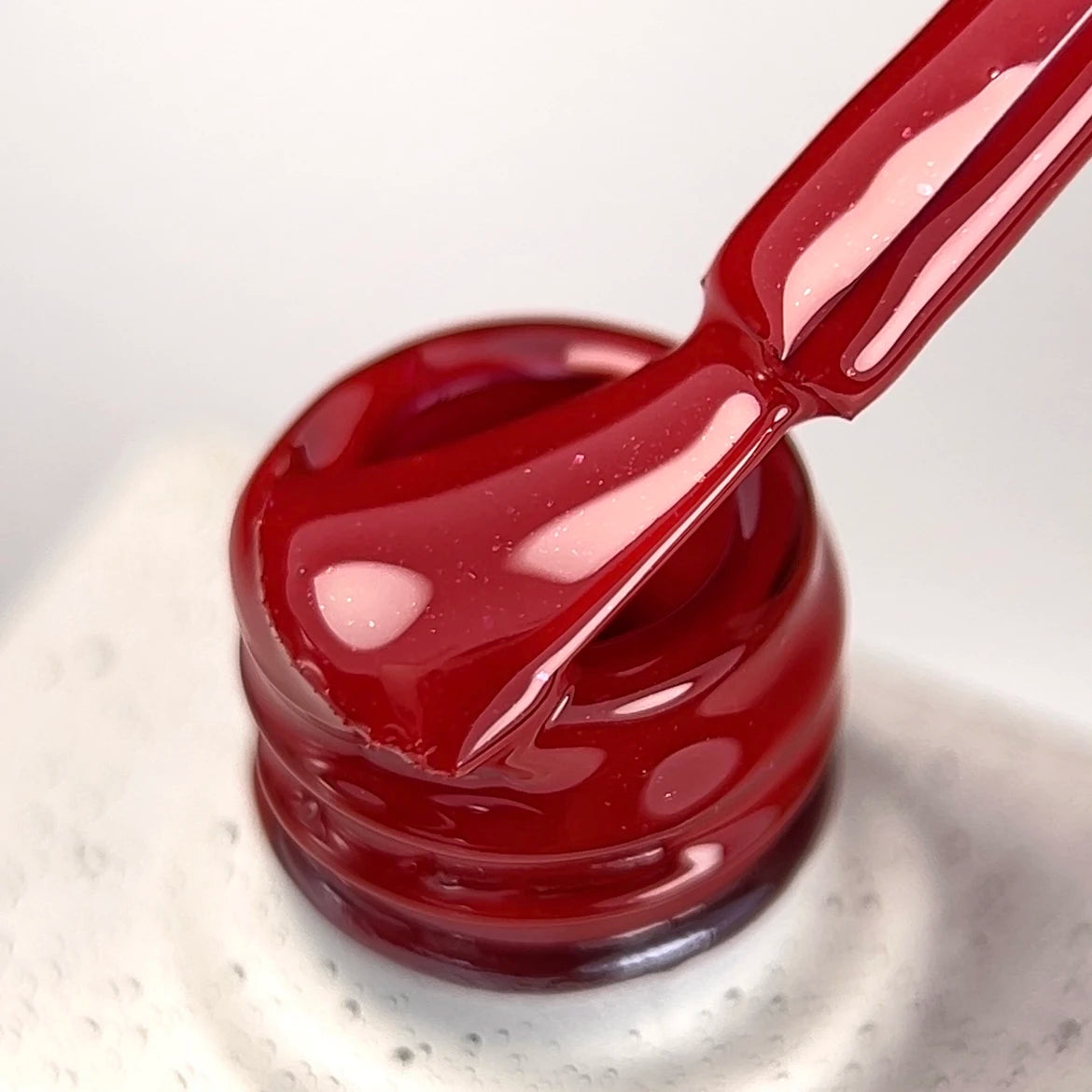 NAILSOFTHEDAY Color of the month August 2025 Kalyna 10ml - Gel-Lack in beerenrot mit Rosé-Schimmer