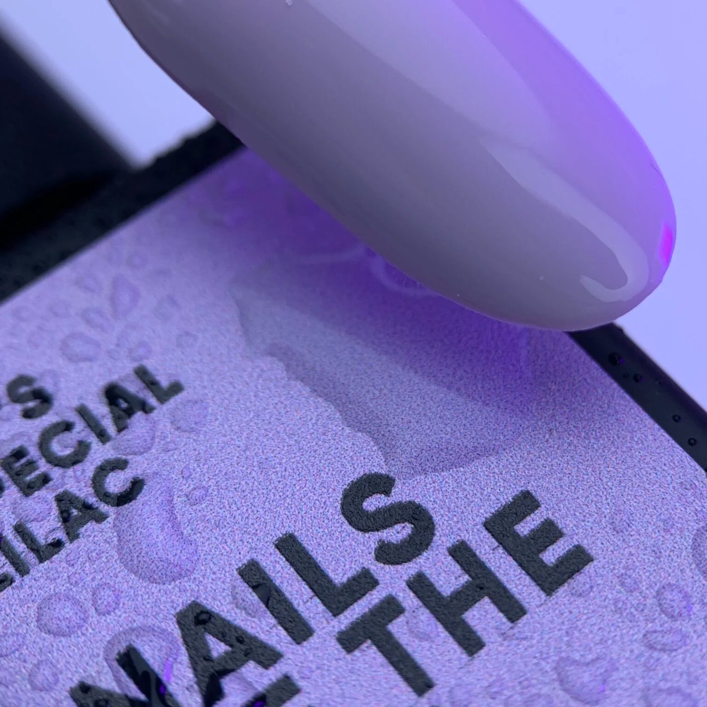 NAILSOFTHEDAY Let's special Lilac - spezieller fliederfarbener Gellack für Nägel, der in einer Schicht deckt, 10ml