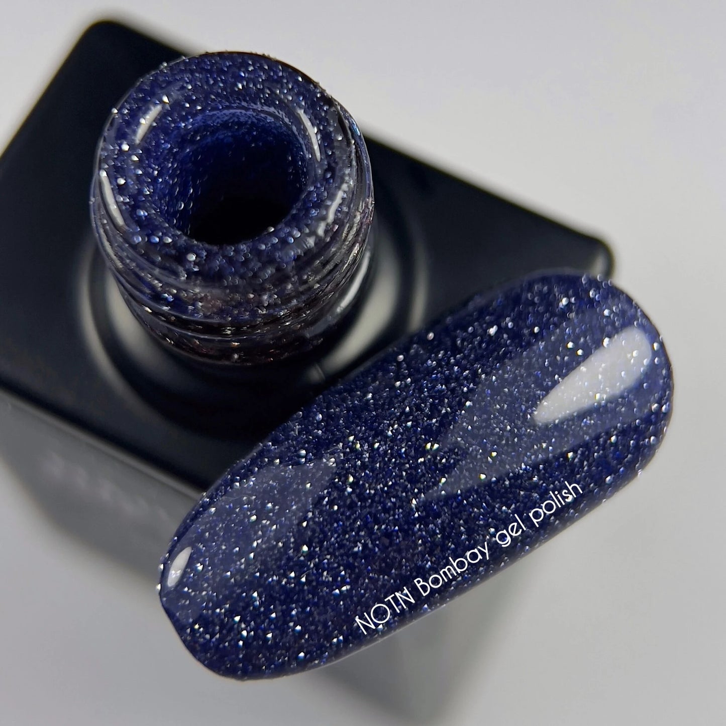 NAILSOFTHENIGHT Bombay gel polish - tiefblauer, reflektierender Gel-Nagellack, 10ml