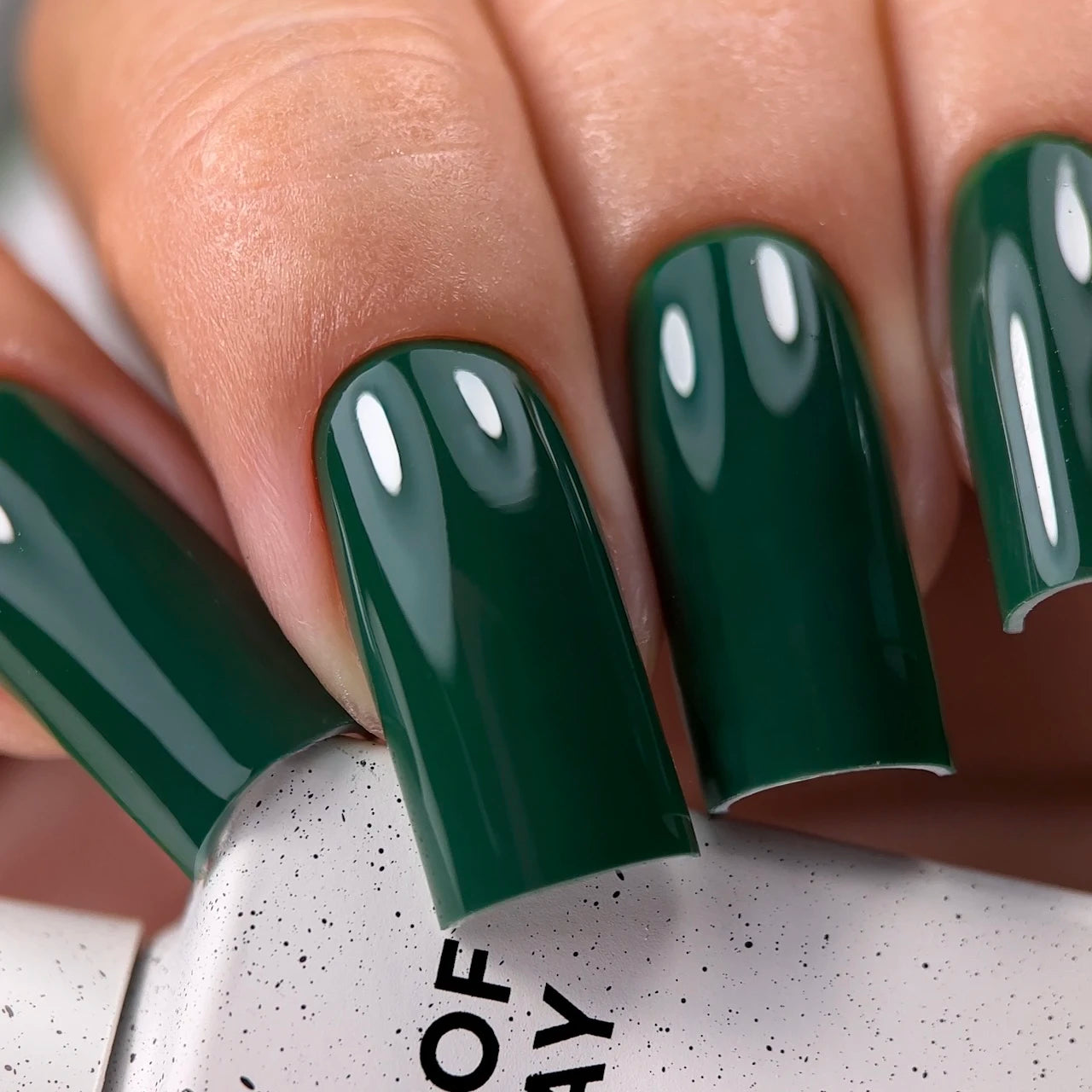 NAILSOFTHEDAY Color of the Month September 2025 – Everroot, tiefgrüner Nagellack, 10 ml ohne TPO