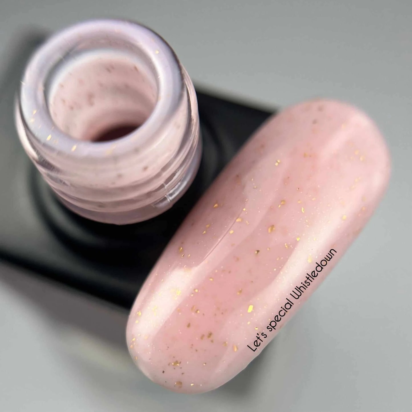 NAILSOFTHEDAY Let’s Special Whistledown — rosafarbener Gel-Nagellack mit goldenem Schimmer, 10ml