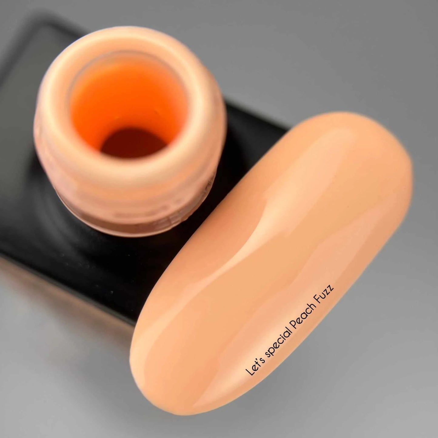 NAILSOFTHEDAY Let’s Special Peach Fuzz — zartpfirsichfarbener Gel-Nagellack, 10ml