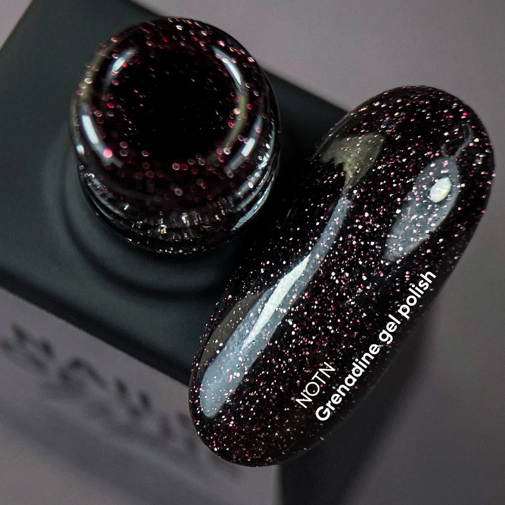 NAILSOFTHENIGHT Grenadine gel polish - weinrot reflektierender Gel-Lack für Nägel, 10ml