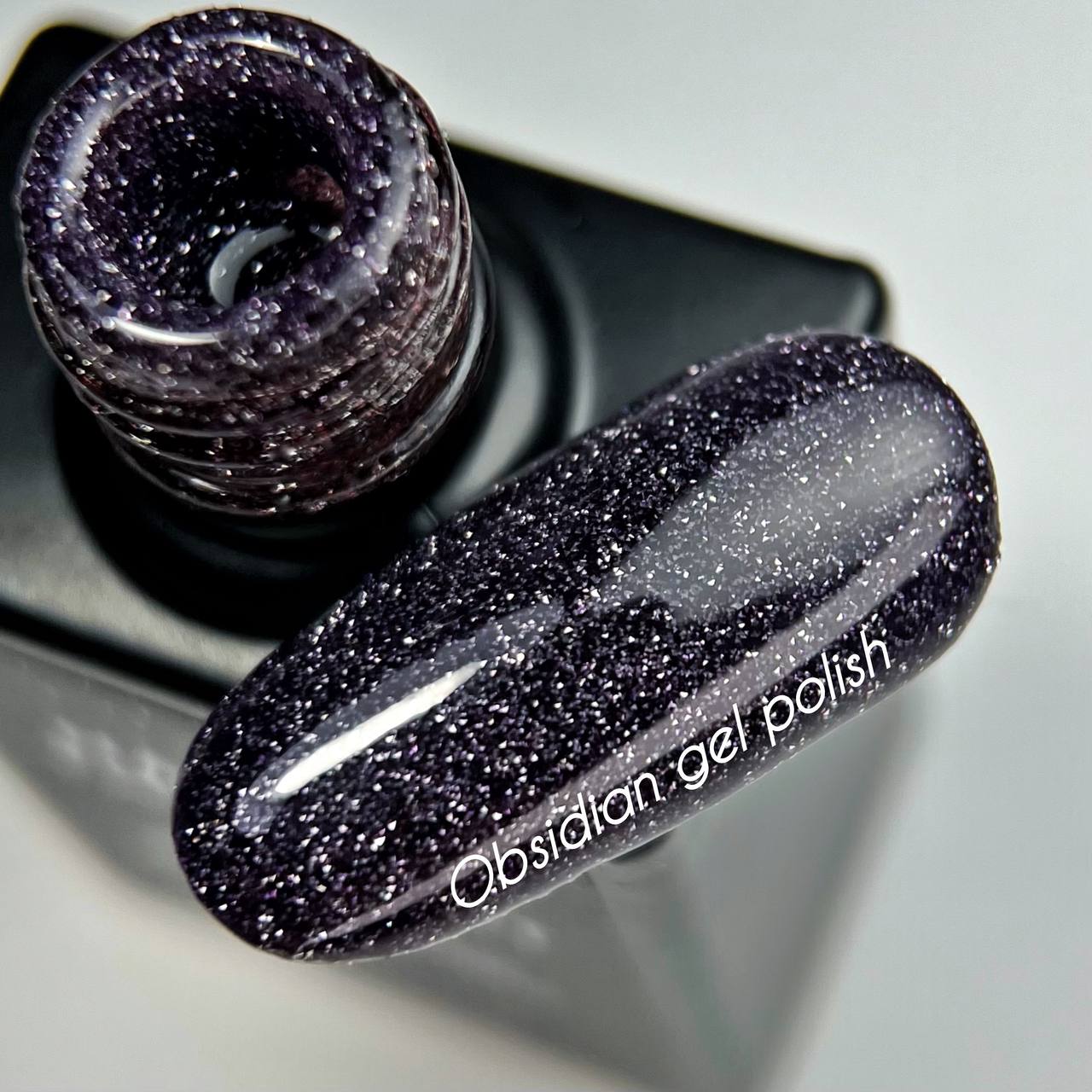 NAILSOFTHENIGHT Obsidian gel polish — graphit-violetter reflektierender Gel-Lack für Nägel, 10 ml