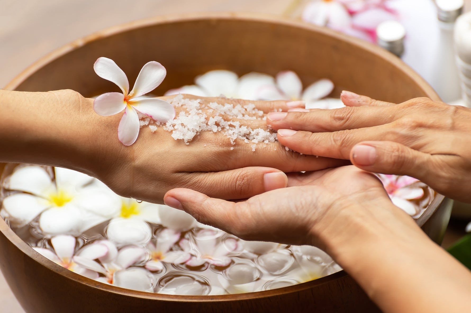 Wie man ein Home-SPA für Nägel organisiert