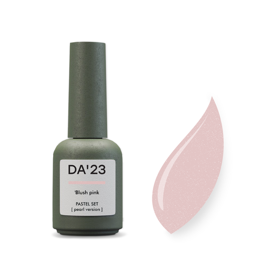 Gel Polish DA’23 Blush pink [rumʹyano-rozhevyy], 8 ml – zartes Blush-Rosa mit Perlschimmer, glänzender Finish, mittlere Konsistenz