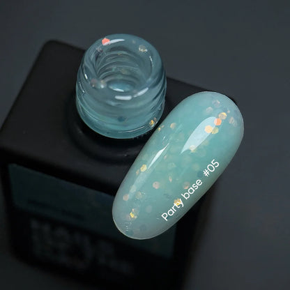 NAILSOFTHENIGHT Party Base 05 – Neon-blaues Nagelgel mit holografischen Sechsecken, 10ml