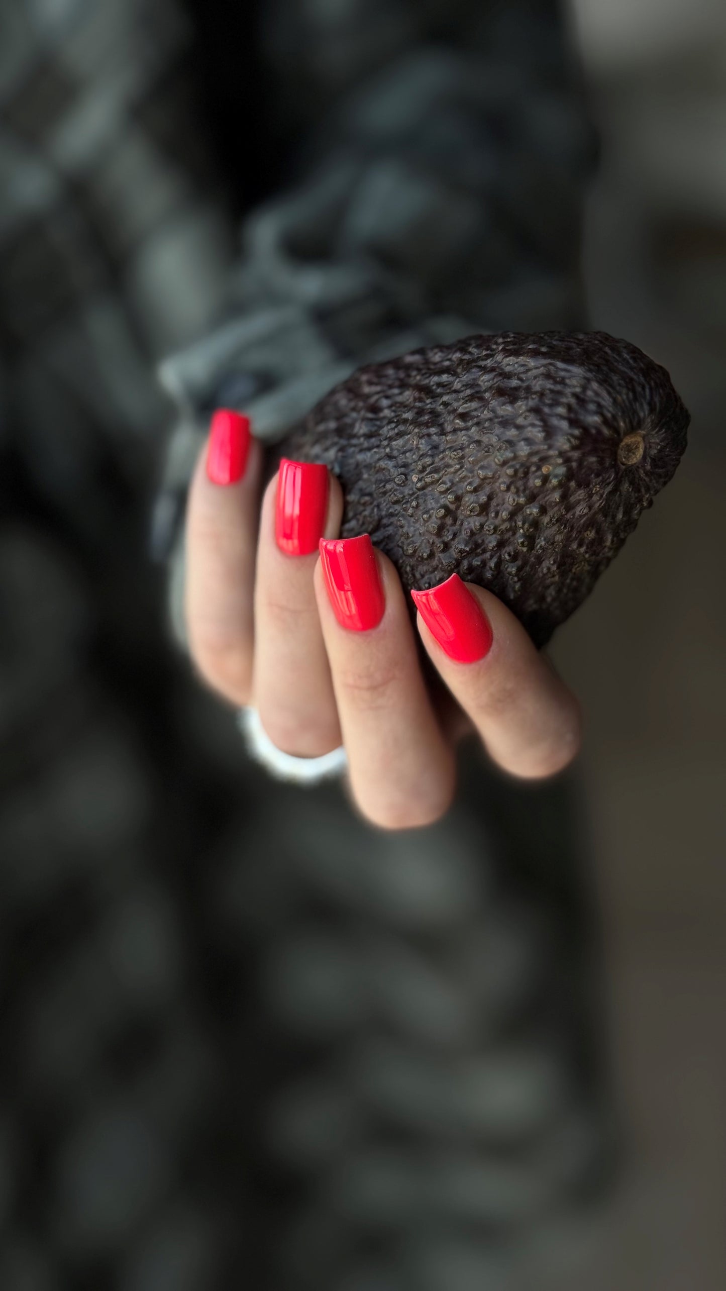 Gel Polish DA’23 Juicy [sokovyta], 8 ml – leuchtendes Rot-Pink, mittlere Konsistenz, glänzendes Finish, langanhaltende Deckkraft