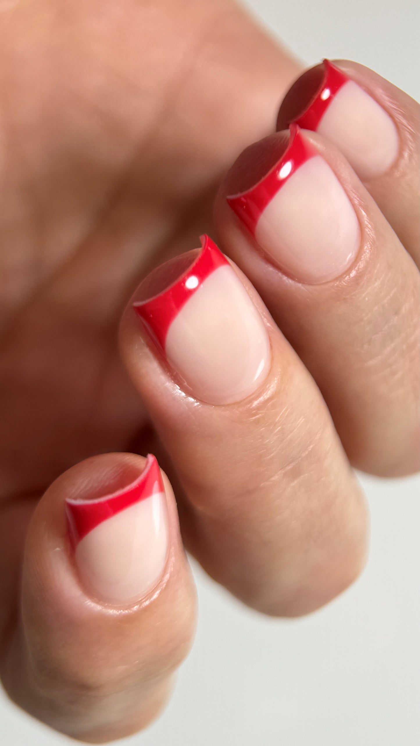 Gel Polish DA’23 Cherry crash [vyshnevyy krash], 8 ml – intensives dunkles Rot-Pink, mittlere Konsistenz, glänzendes Finish, langanhaltende Deckkraft