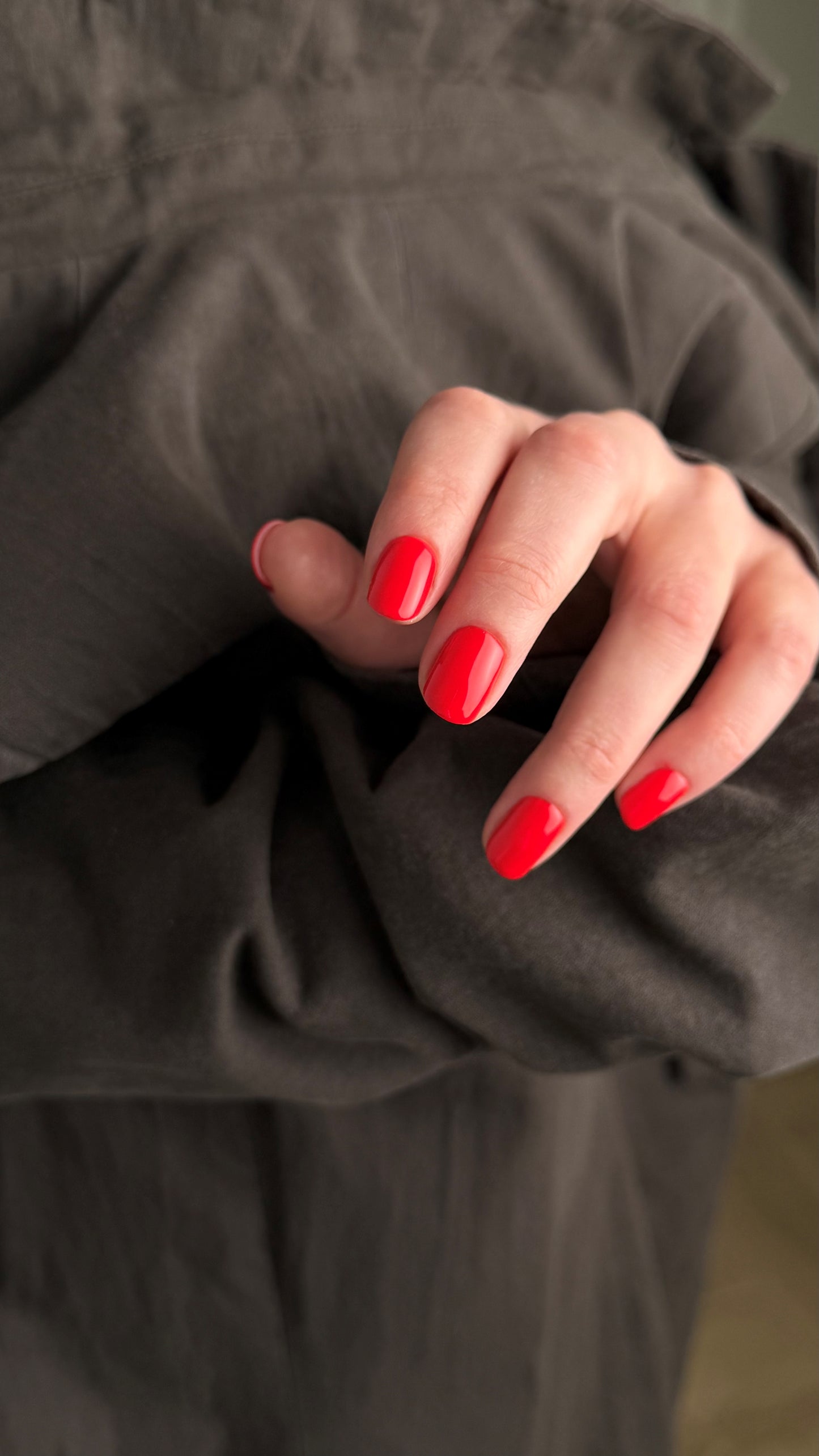 Gel Polish DA’23 Wild watermelon [dykyy kavun], 8 ml – leuchtendes Feuerrot, mittlere Konsistenz, glänzendes Finish, langanhaltende Deckkraft