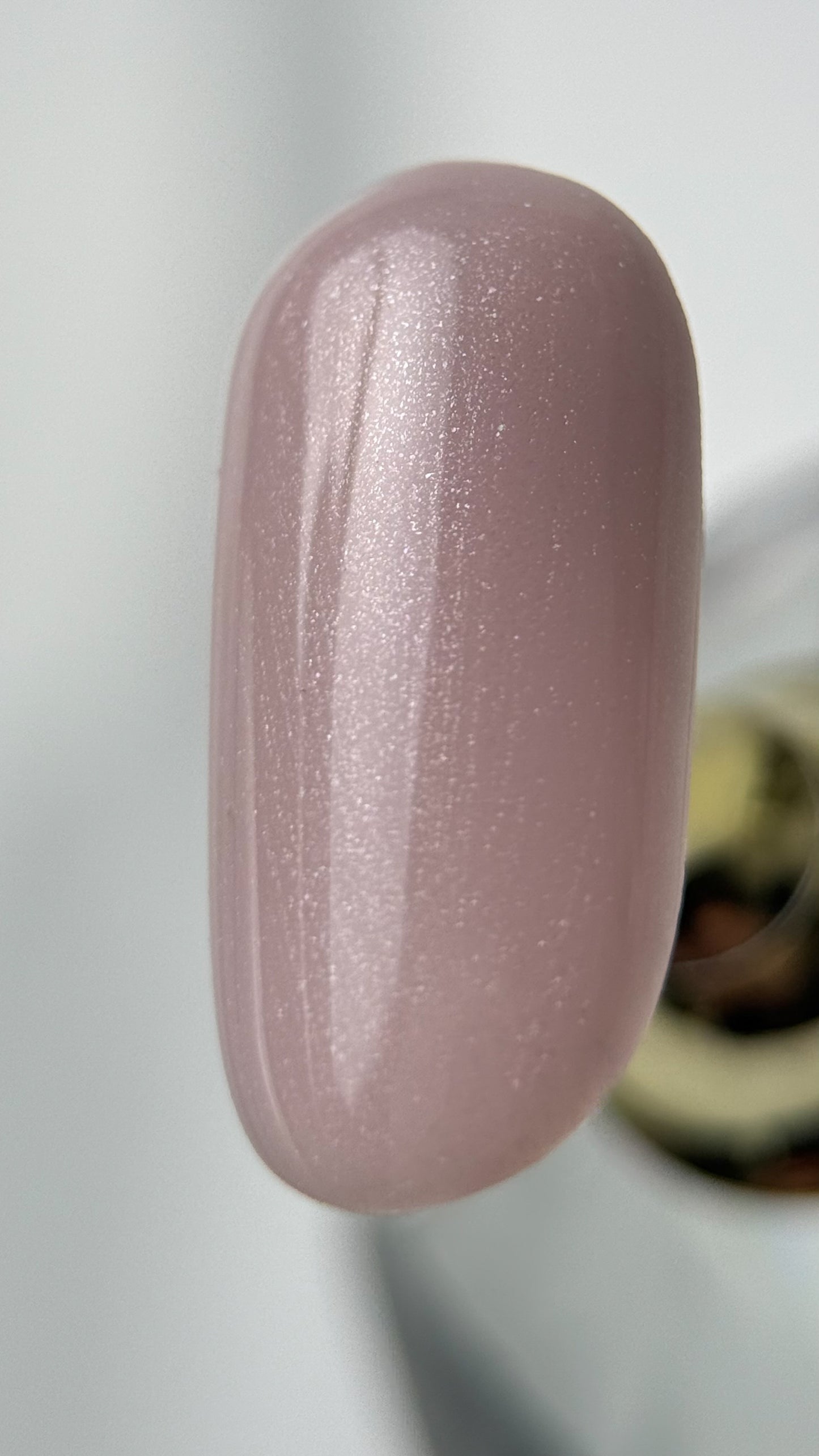 Gel Polish DA’23 Blush pink [rumʹyano-rozhevyy], 8 ml – zartes Blush-Rosa mit Perlschimmer, glänzender Finish, mittlere Konsistenz