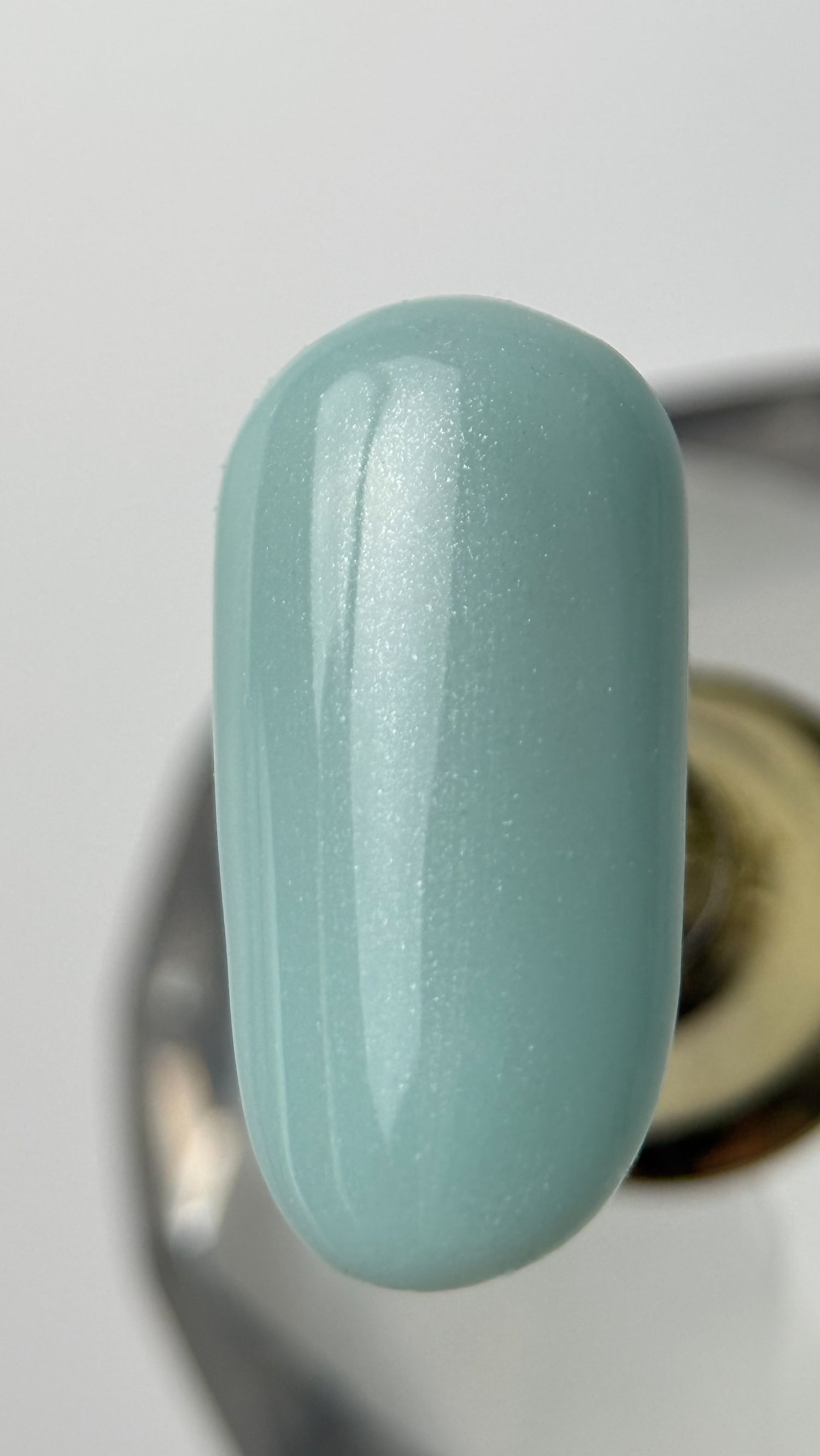 Gel Polish DA’23 Mint kiss [mʼyatnyy potsilunok], 8 ml – zartes Mintgrün mit Perlglanz, mittlere Konsistenz, langanhaltende Deckkraft
