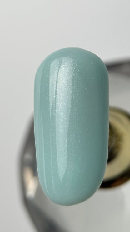 Gel Polish DA’23 Mint kiss [mʼyatnyy potsilunok], 8 ml – zartes Mintgrün mit Perlglanz, mittlere Konsistenz, langanhaltende Deckkraft