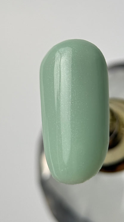 Gel Polish DA’23 Light pistachio [svitlo-fistashkovyy], 8 ml – helles Pistaziengrün mit Perlglanz, mittlere Konsistenz, langanhaltende Deckkraft