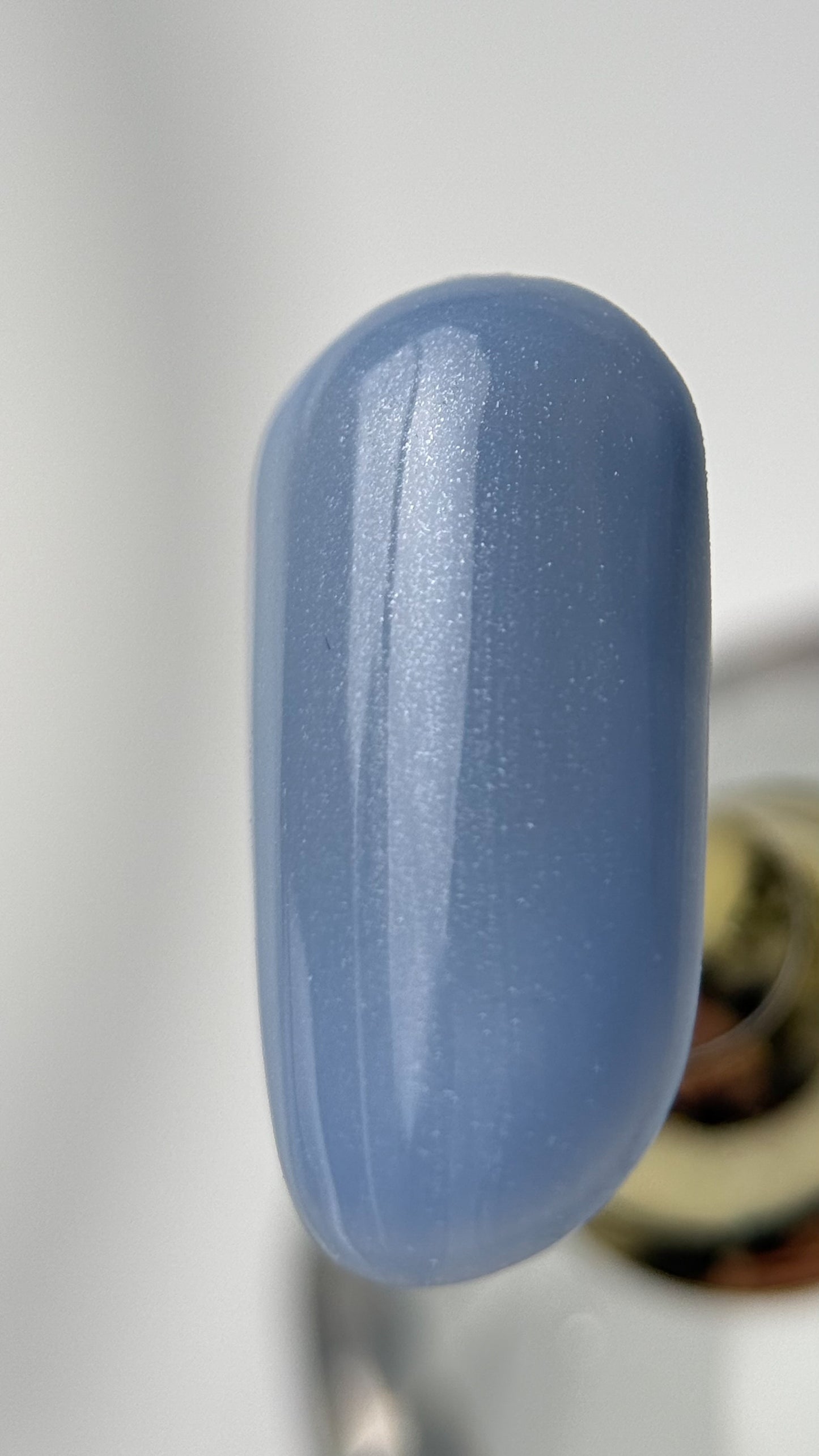 Gel Polish DA’23 Sky blue [nebesno-blakytnyy], 8 ml – helles Himmelblau mit Perlglanz, mittlere Konsistenz, langanhaltende Deckkraft