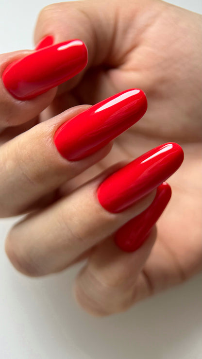 Gel Polish DA’23 Wild watermelon [dykyy kavun], 8 ml – leuchtendes Feuerrot, mittlere Konsistenz, glänzendes Finish, langanhaltende Deckkraft