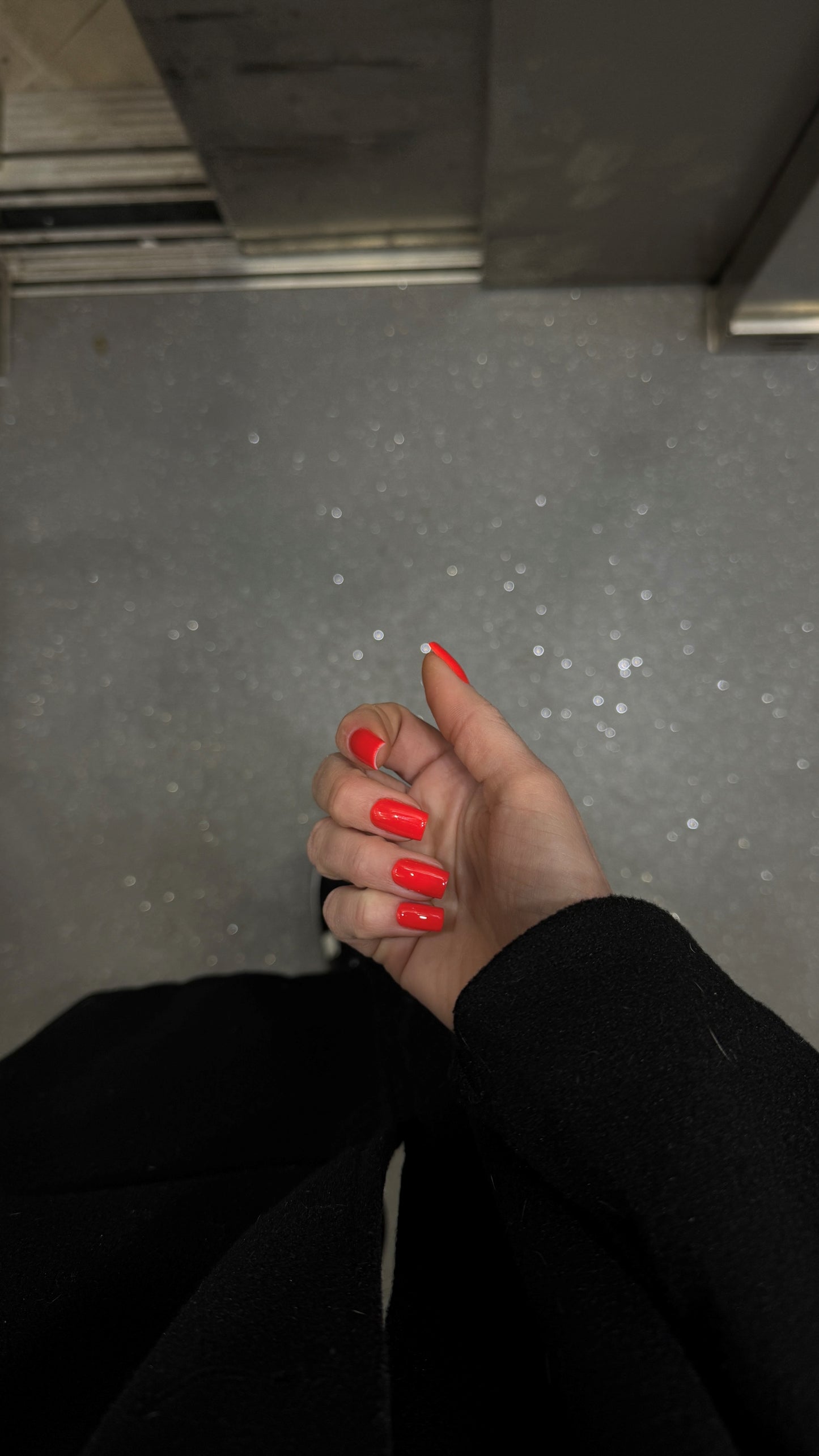 Gel Polish DA’23 Provocative neon [provokatsiynyy neon], 8 ml – feuriges Neonrot, mittlere Konsistenz, glänzendes Finish, langanhaltende Deckkraft