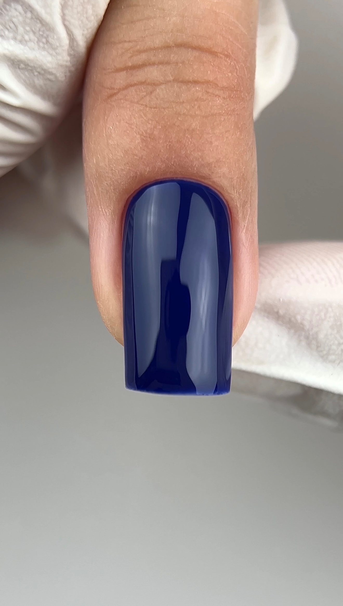 Gel Polish DA’23 She knows [vona znaye], 8 ml – saphirblauer Gel-Lack mit glänzendem Finish, langanhaltende Deckkraft