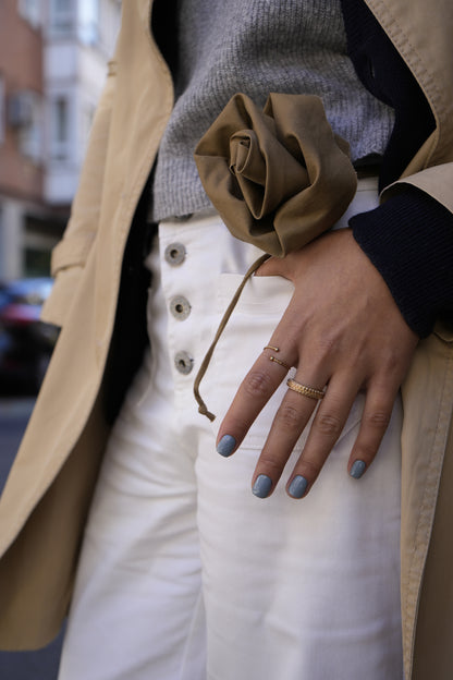 Gel Polish DA’23 Rankovyi tuman [morning fog], 8 ml – zartes Grau mit kühlem Unterton, mittlere Konsistenz, glänzendes Finish, langanhaltende Deckkraft