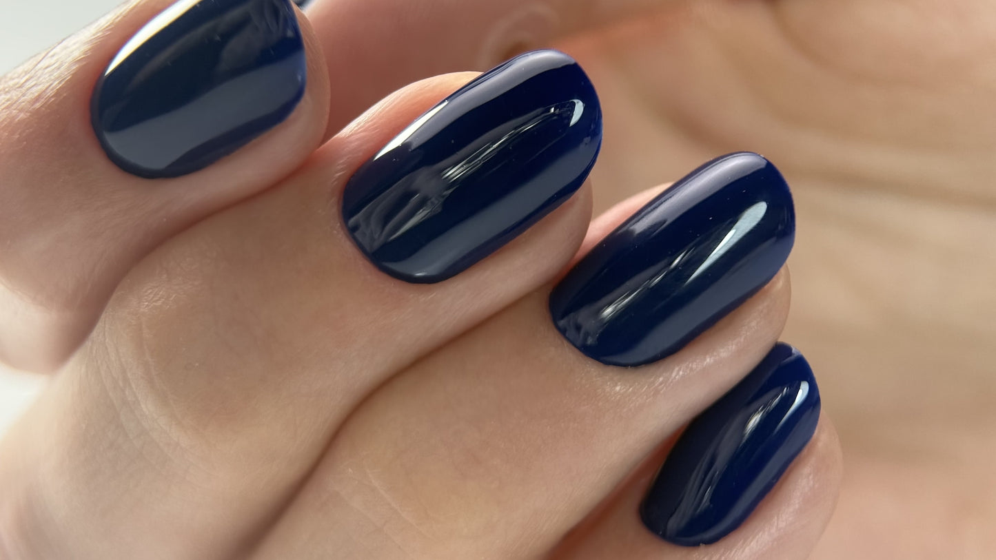 Gel Polish DA’23 She knows [vona znaye], 8 ml – saphirblauer Gel-Lack mit glänzendem Finish, langanhaltende Deckkraft