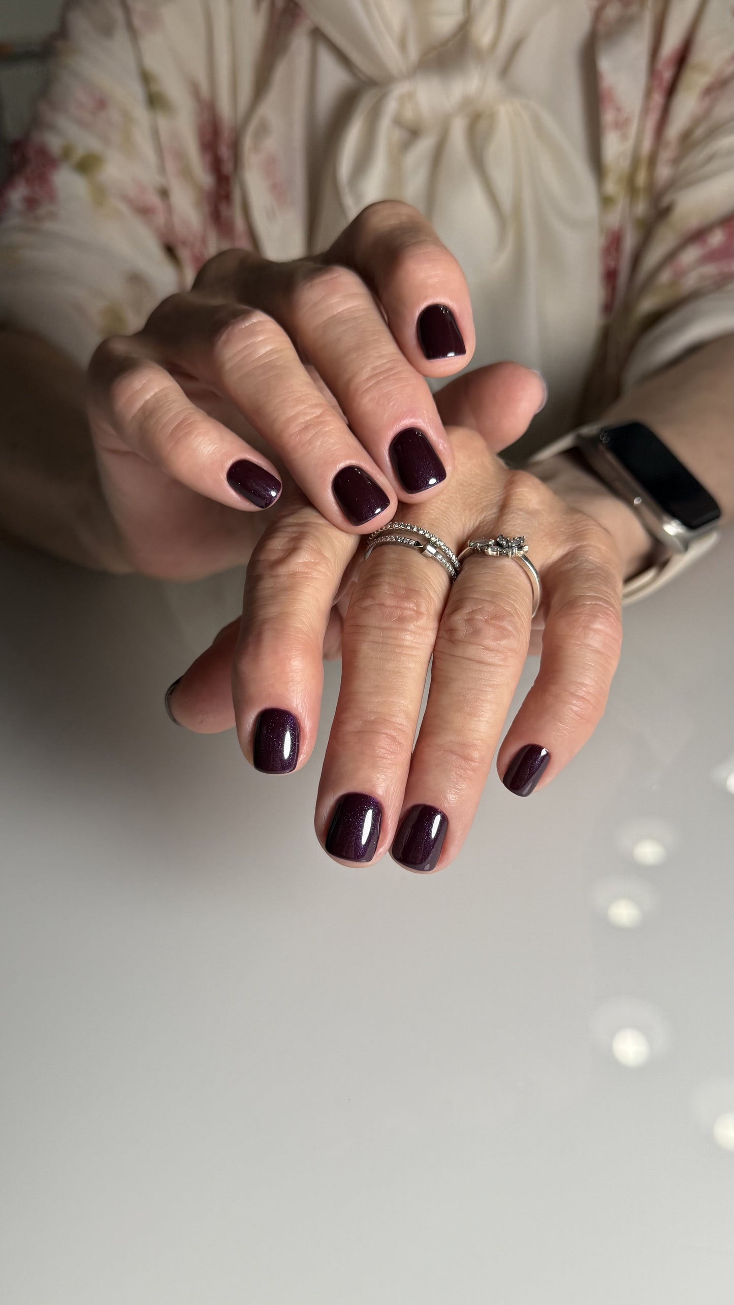 Gel Polish DA’23 ’Wine talk [vynna rozmova], 8 ml – pflaumenroter Gel-Lack mit feinem Schimmer, glänzendem Finish, langanhaltende Deckkraft