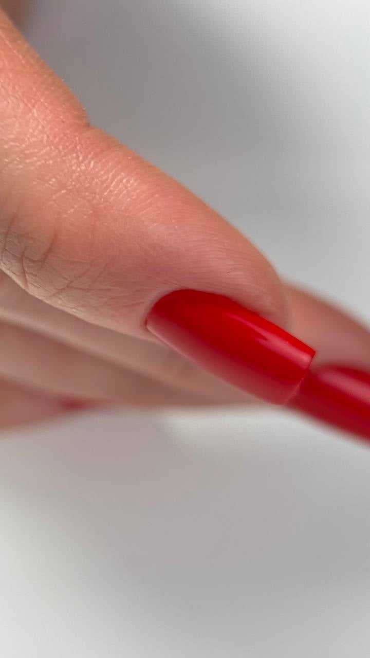 Gel Polish DA’23 Desire bloom [rozkvit bazhannya], 8 ml – leuchtendes, feuriges Rot, mittlere Konsistenz, glänzendes Finish, langanhaltende Deckkraft