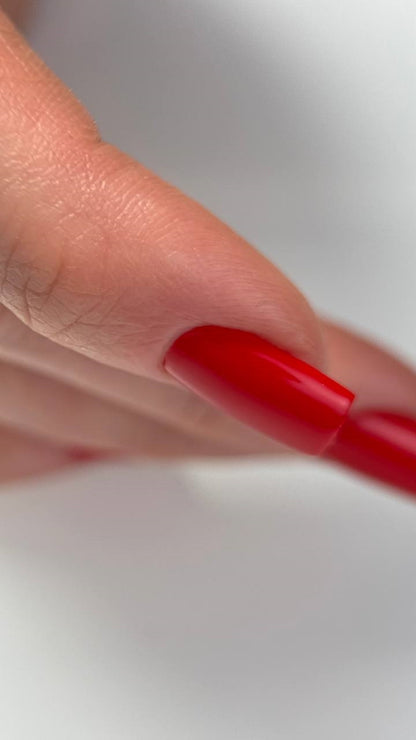 Gel Polish DA’23 Desire bloom [rozkvit bazhannya], 8 ml – leuchtendes, feuriges Rot, mittlere Konsistenz, glänzendes Finish, langanhaltende Deckkraft