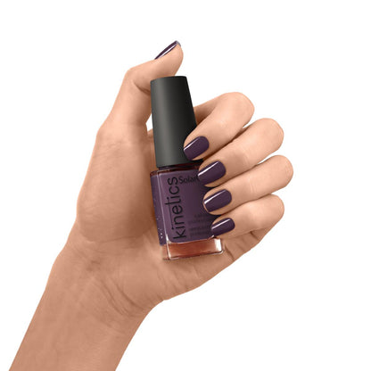 Kinetics Nail Polish SolarGel #377 I’M NOT THAT KIND 15 мл – классический лак для ногтей в пурпурно-фиолетовом оттенке