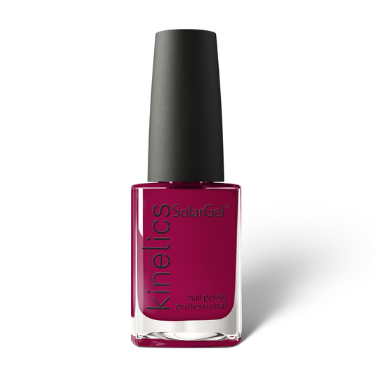 Kinetics Nail Polish SolarGel #384 COLD DAYS, WARM HEART 15 ml – klassischer Nagellack in Rubin-Bordeaux