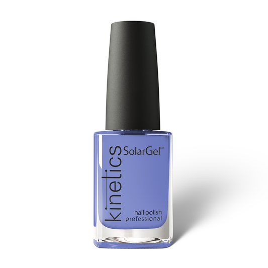 Kinetics Nail Polish SolarGel #385 LOVE IN THE SNOW 15 ml – klassischer Nagellack in Flieder-Lavendel