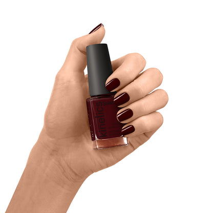 Kinetics Nail Polish SolarGel #546 CHERRY RIPE 15 ml – klassischer Nagellack in dunklem Kirschrot