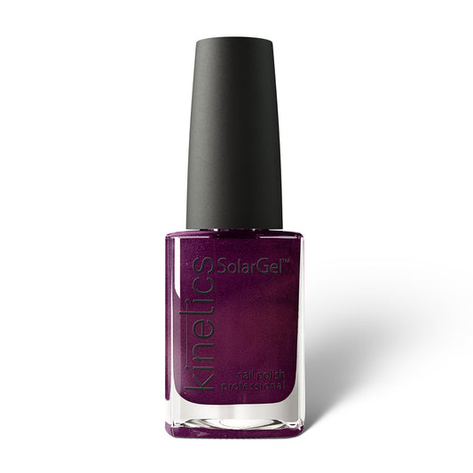 Kinetics Nail Polish SolarGel #563 SPY ME 15 ml – klassischer Nagellack in dunklem Violett mit Goldschimmer