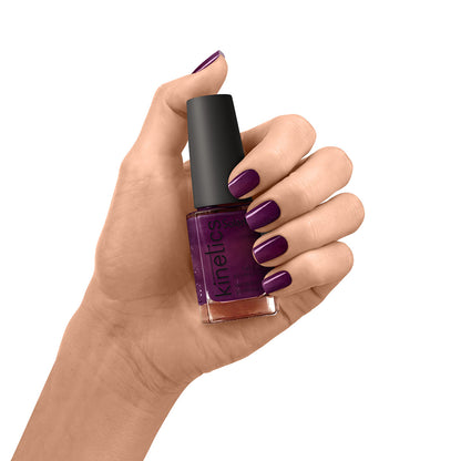 Kinetics Nail Polish SolarGel #563 SPY ME 15 ml – классический лак для ногтей в тёмно-фиолетовом цвете с золотистым шиммером