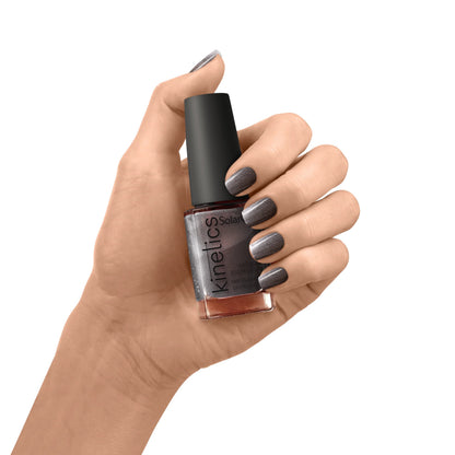 Kinetics Nail Polish SolarGel #635 HONESTY 15 ml – klassischer Nagellack mit silbernem Schimmer