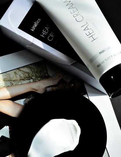 Kinetics Pedicure Heal Cream 150 мл с мочевиной – крем для ног против трещин на пятках, с маслом ши и экстрактом лайма, увлажняющий