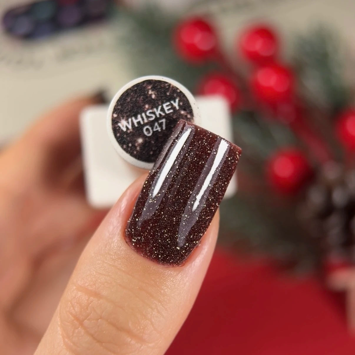 NAILSOFTHEDAY Gel Polish Whiskey 10 ml – Braun Reflectierender Gellack für Nägel