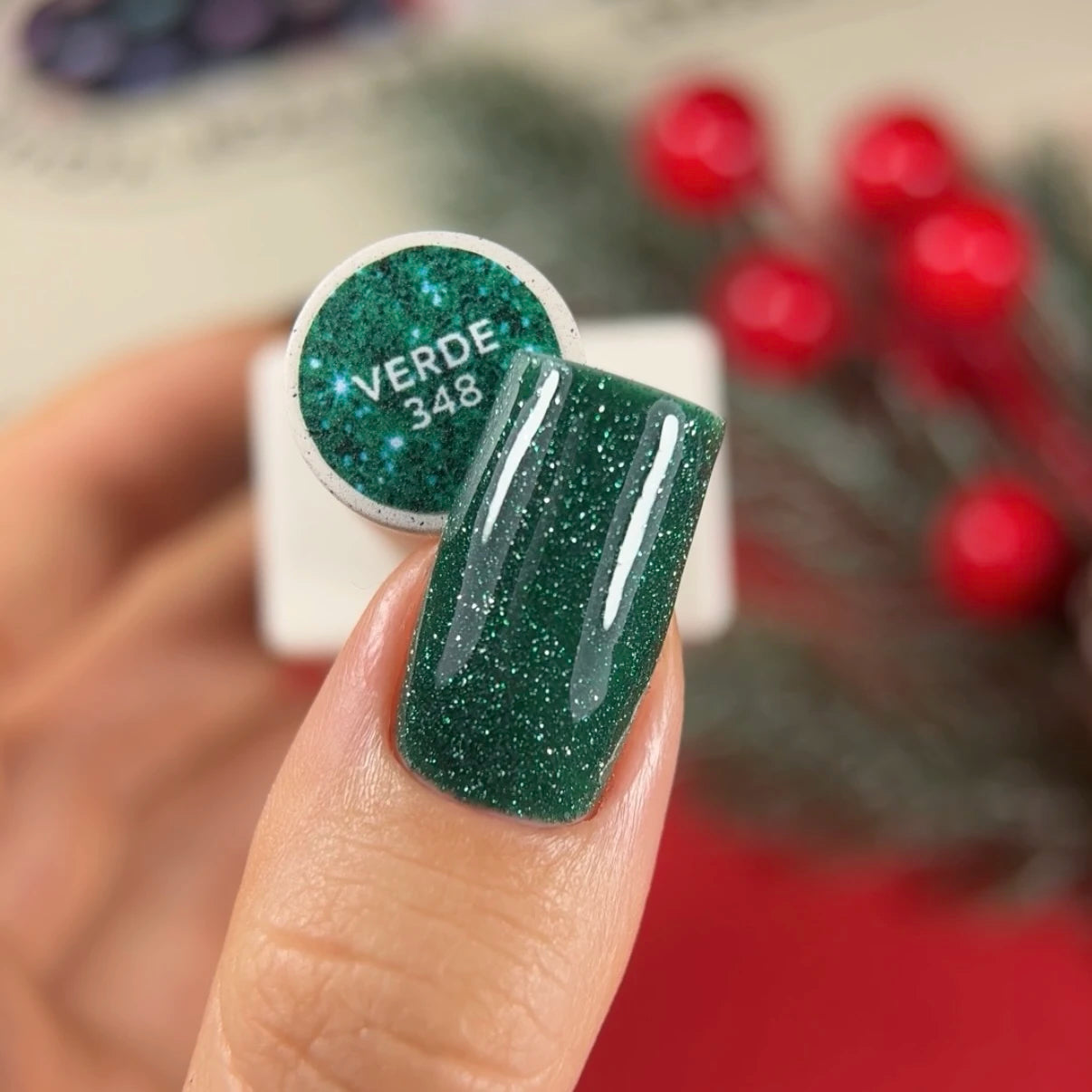 NAILSOFTHEDAY Gel Polish Verde 10 ml – Grün Lichtreflektierender Gel-Nagellack für Nägel