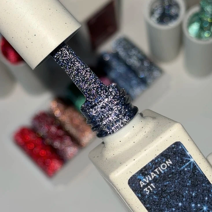 NAILSOFTHEDAY Gel Polish Aviation 10 ml – Blau-Grauer Lichtreflektierender Gellack für Nägel