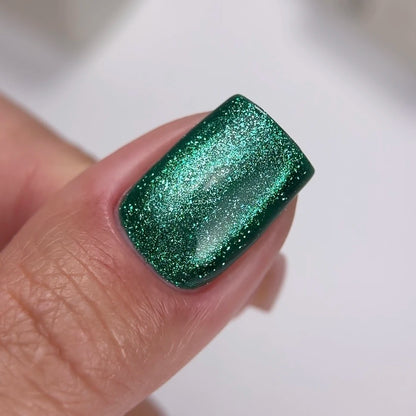 NAILSOFTHEDAY Gel Polish Cat Eye 07 – Зелёный гель-лак «Кошачий глаз» с мелкой поталью и легким светоотражающим эффектом, насыщенный цвет, 6 мл