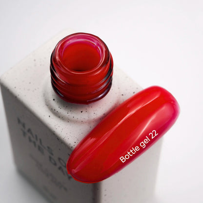 NAILSOFTHEDAY Bottle gel 22 – ultrastarker selbstnivellierender roter Gel für Nagelverstärkung, 10 ml