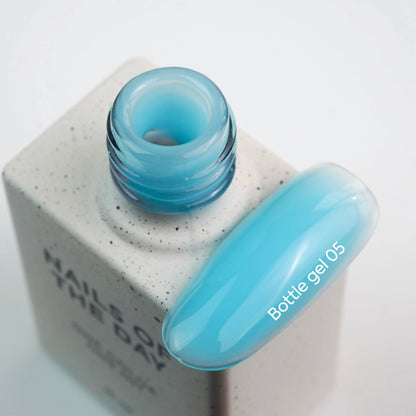 NAILSOFTHEDAY Bottle gel 05 – сверхпрочный самовыравнивающийся голубой гель для укрепления ногтей, 10 мл