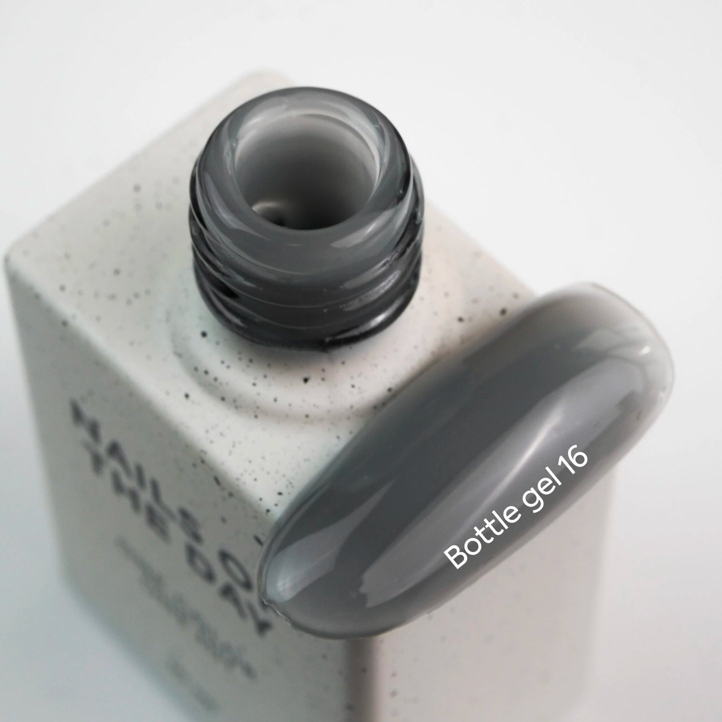 NAILSOFTHEDAY Bottle gel 16 – ultrastarker selbstnivellierender grauer Gel für Nagelverstärkung, 10 ml