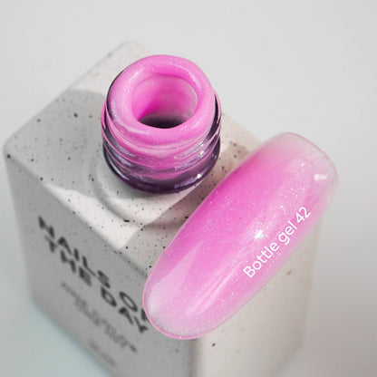 NAILSOFTHEDAY Bottle gel 42 – ультрапрочный самовыравнивающийся розовый гель с шиммером для укрепления ногтей, 10 мл